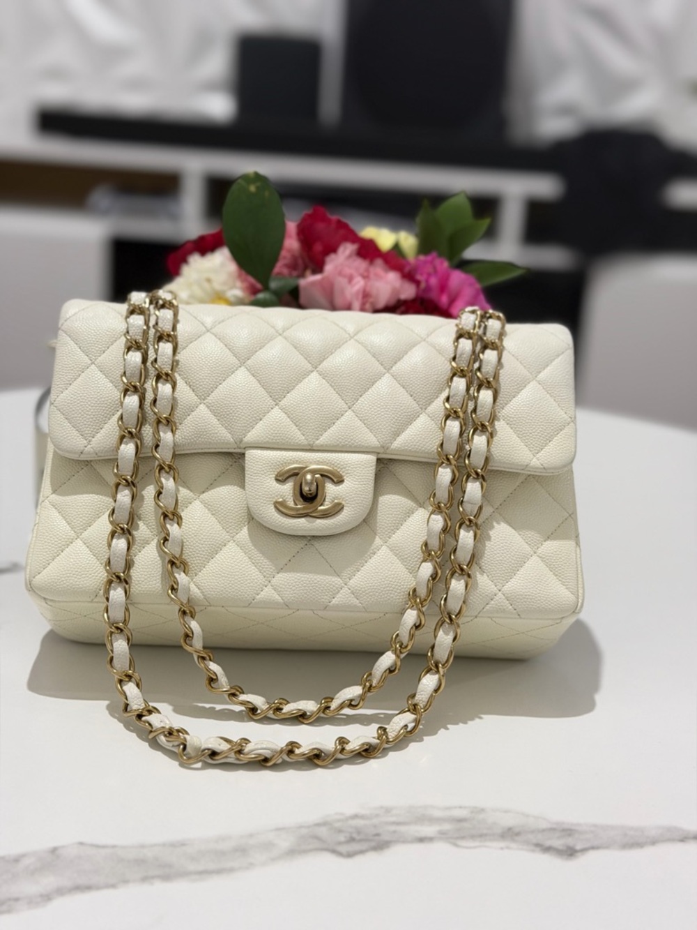 CHANEL Quilted Shoulder Bag in Ivory with Gold Chain
